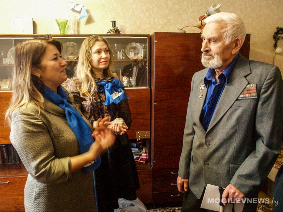 Представители общественных организаций навестили ветеранов