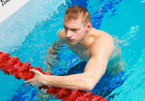 Могилевчанин завоевал «золото» и «серебро» на международном турнире по плаванию
