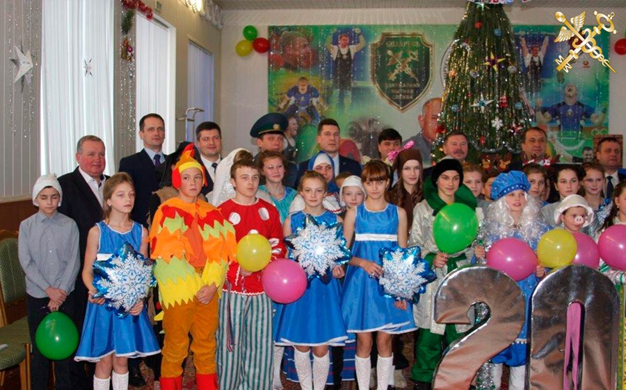 Компьютеры вручила Могилевская таможня чаусской школе