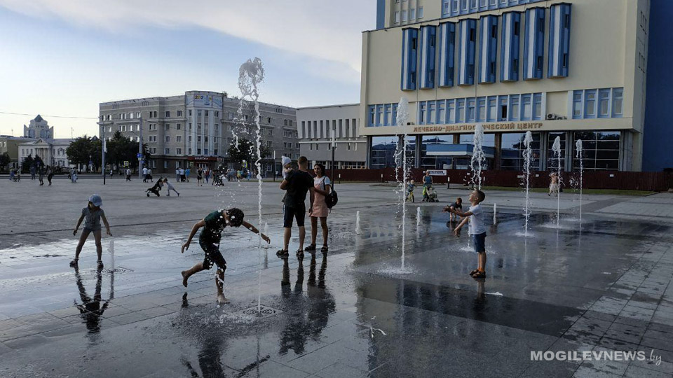 Новый фонтан заработал в центре Могилева. Видео