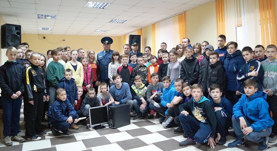 Компьютерную технику подарила Могилевская таможня Чаусской школе