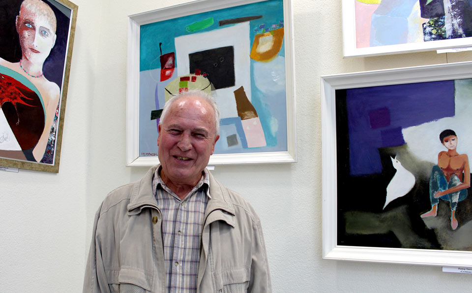 Могилевчанин Питер Хиксон передал свои картины музею истории Могилева