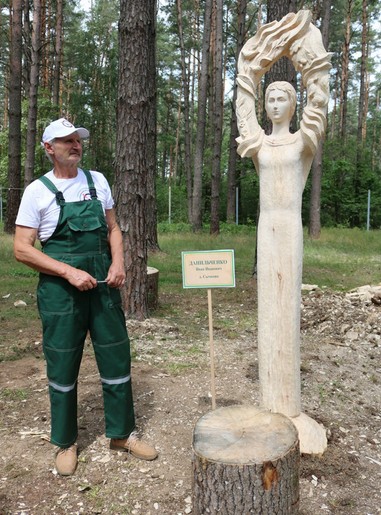 Первый республиканский конкурс-пленэр «Перевоплощение дерева» прошел в Бобруйском районе