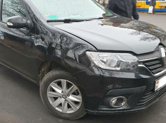 Renault в Бобруйске  наехал на шестилетнюю девочку, ребенок в больнице