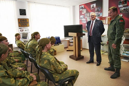 Учащиеся могилевского профтехучилища пообщались с министрами обороны и образования в спортивно-патриотическом лагере