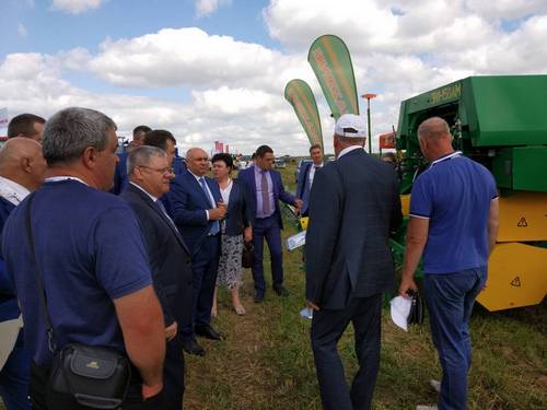 Бобруйской техникой для уборки льна заинтересовались российские аграрии