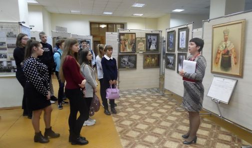 Свыше 2100 человек посетило выставку «Венценосная семья. Путь любви» в Горках