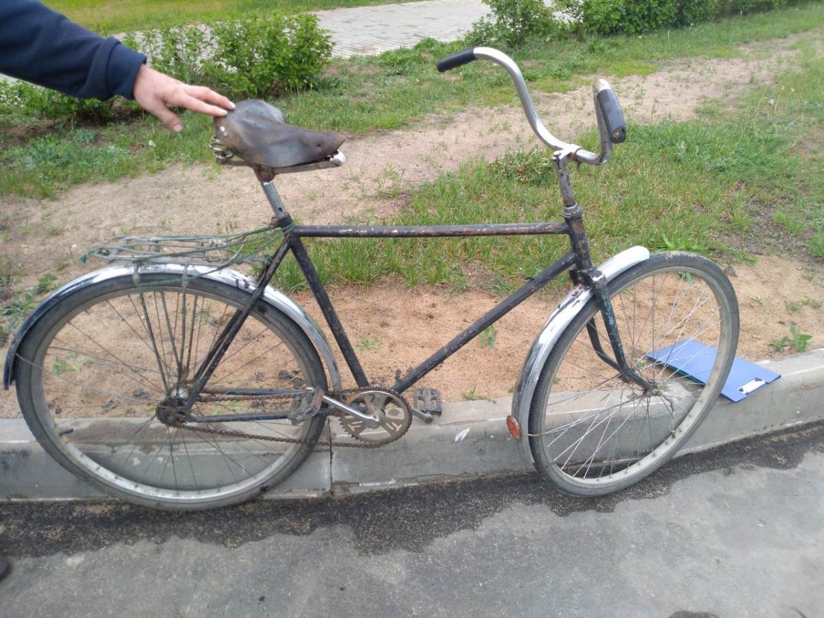 Бобруйчанин на велосипеде пересекал проезжую часть – его сбила машина