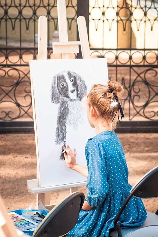 Выставка детских рисунков работает в музее В.К. Бялыницкого-Бирули. Фото