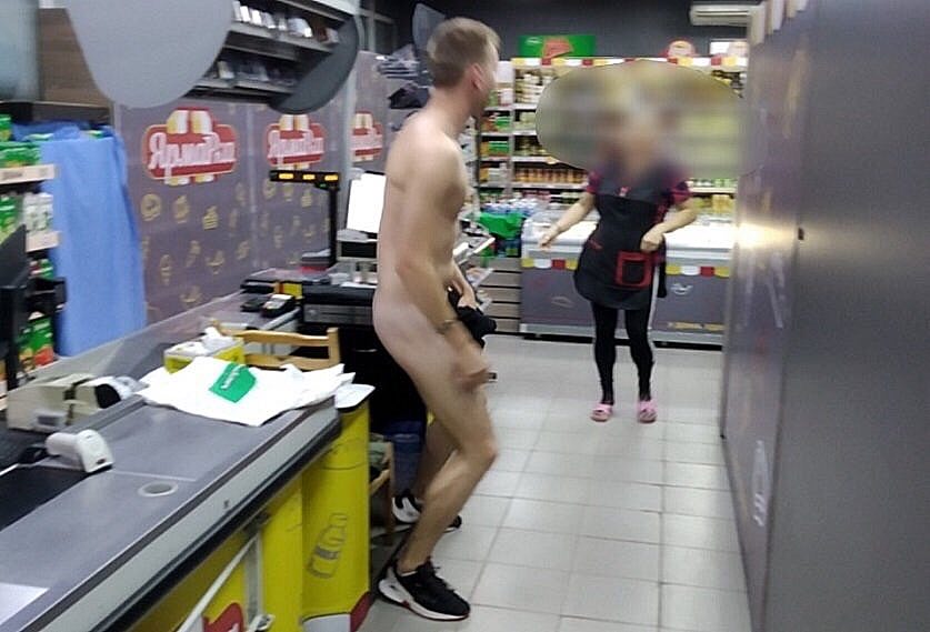 Четверо 18-летних парней в Могилеве ночью пришли голыми в магазин