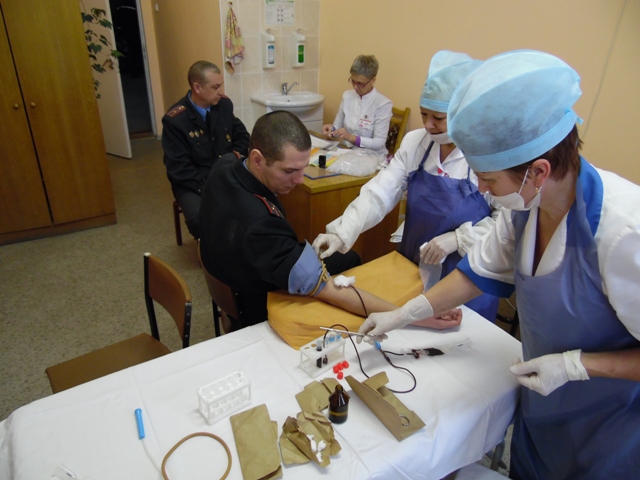Участие в безвозмездной сдаче донорской крови приняли осиповичские милиционеры