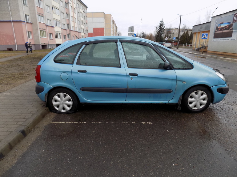 В Осиповичском районе местный житель порезал колеса чужих автомобилей