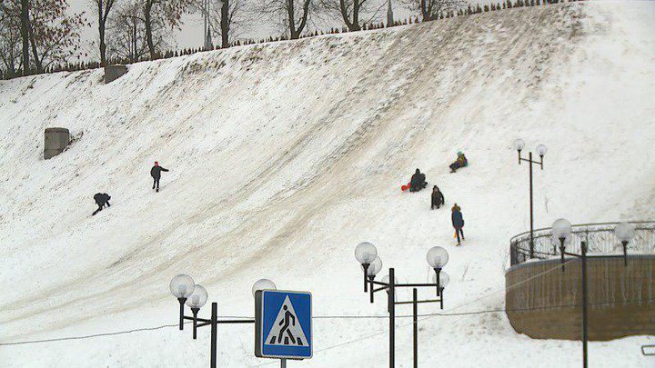 В Могилеве парень погиб, катаясь с горки