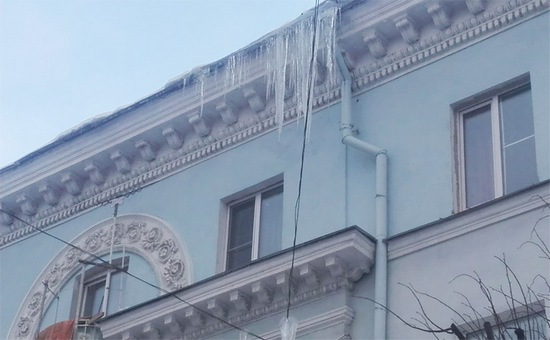 Прокуратура Могилева выявила нарушения в работе коммунальников по очистке фасадов городских зданий от наледи