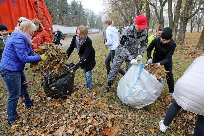 Городской субботник прошел в Бобруйске. Фото