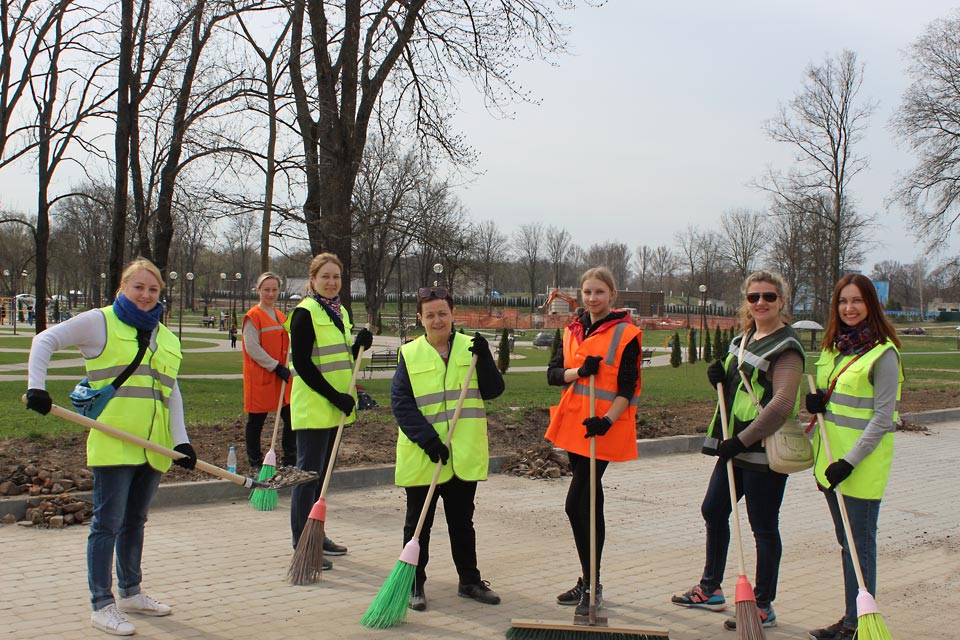 В благоустройстве Могилева в ходе субботника приняли участие около ста тысяч человек. Фото