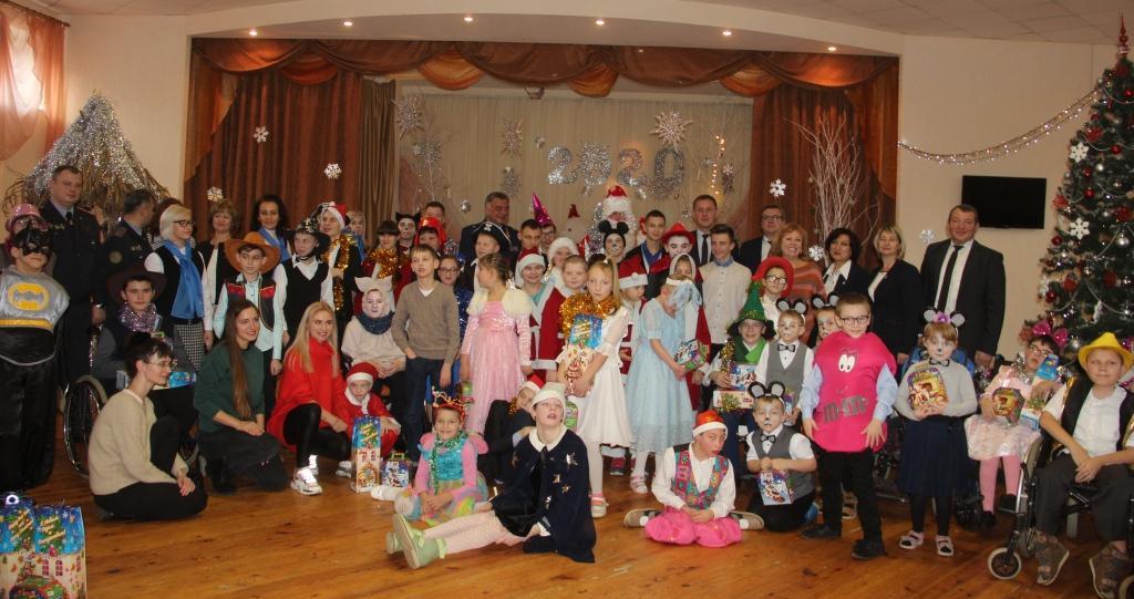 Представители генпрокуратуры вручили подарки воспитанникам Осиповичской школы-интерната в рамках акции «Наши дети»