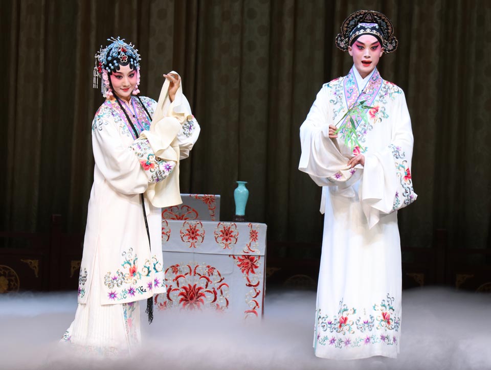 Коллектив Северного театра оперы Куньцюй представит в Могилеве «Пионовую беседку»
