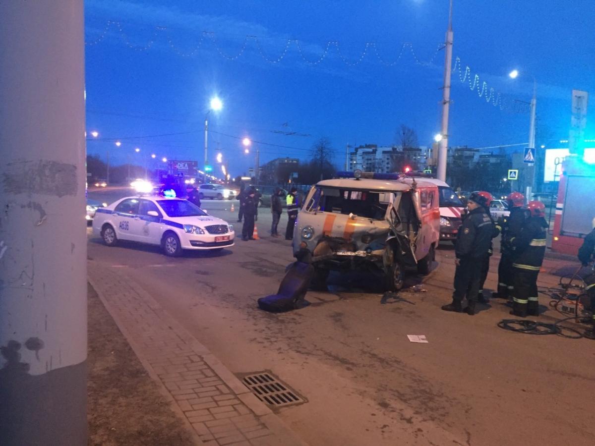 Автомобиль «скорой помощи» с роженицей попал в ДТП в Бобруйске