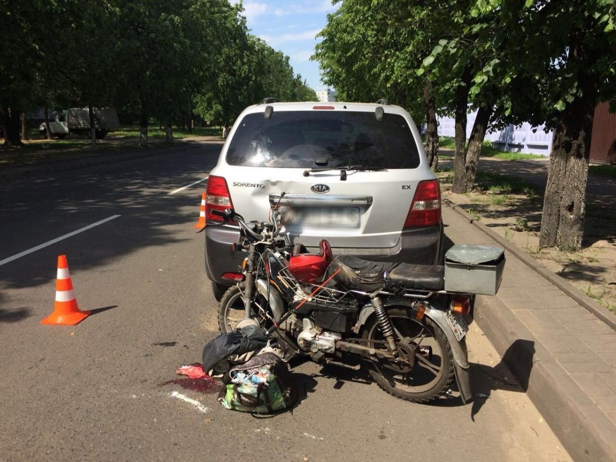 Мопед в Бобруйске въехал в автомобиль