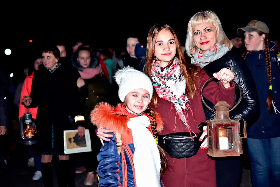 Ночная экскурсия с керосиновыми лампами прошла  в Климовичах. Фото
