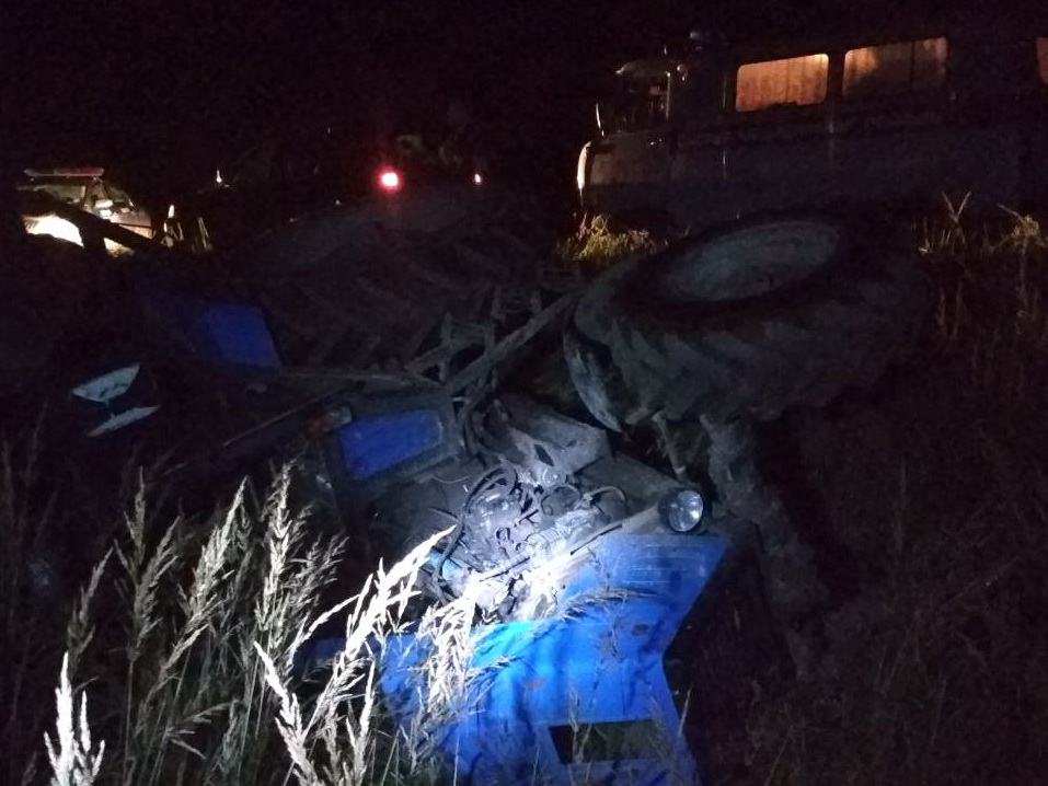 В ДТП в Кричевском районе пострадали тракторист и его пассажирка, ехавшая в прицепе