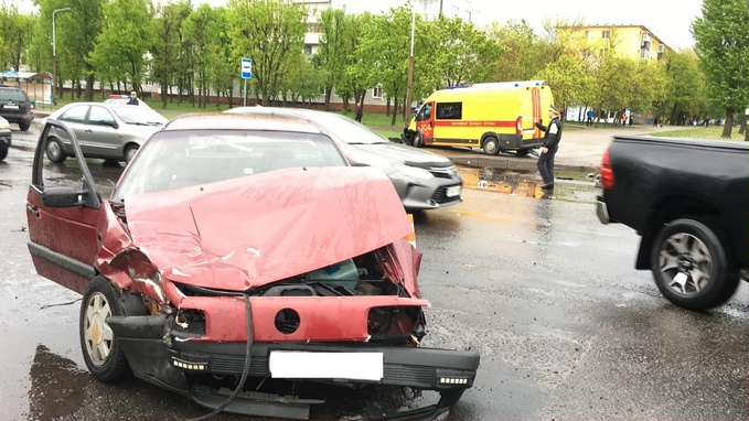Микроавтобус аварийной газовой службы и «Фольксваген» столкнулись в Могилеве, пострадали четверо