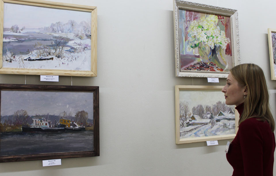 Выставка живописи крического художника Сергея Масихо работает в музее Павла Масленикова Могилева. Фото