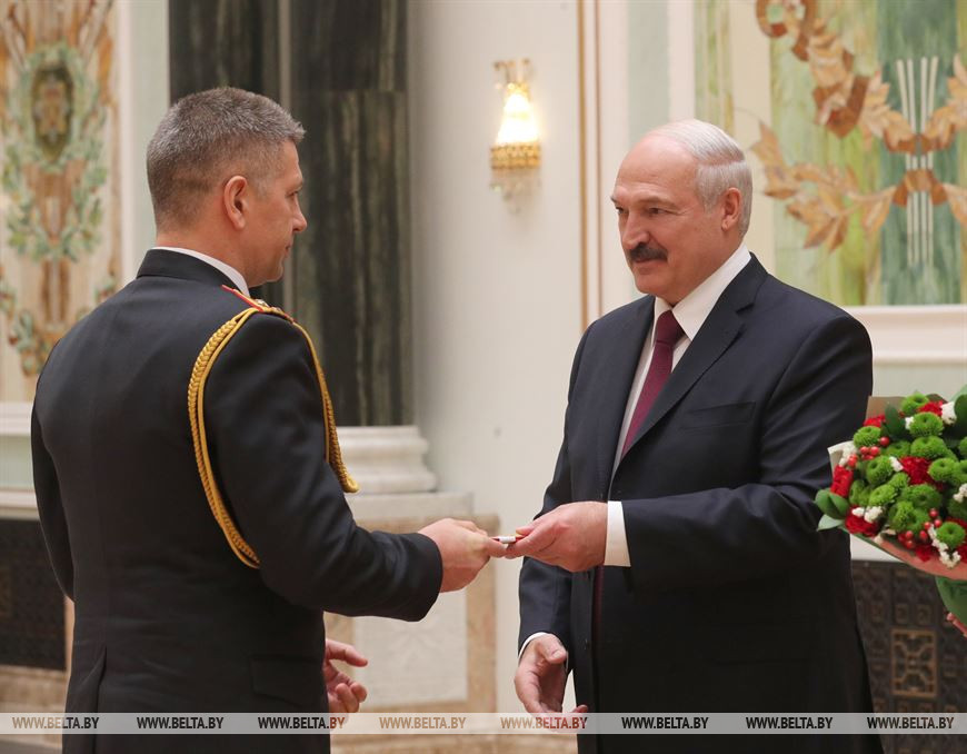 Президент вручил генеральские погоны начальнику могилевского УВД Игорю Щербачене