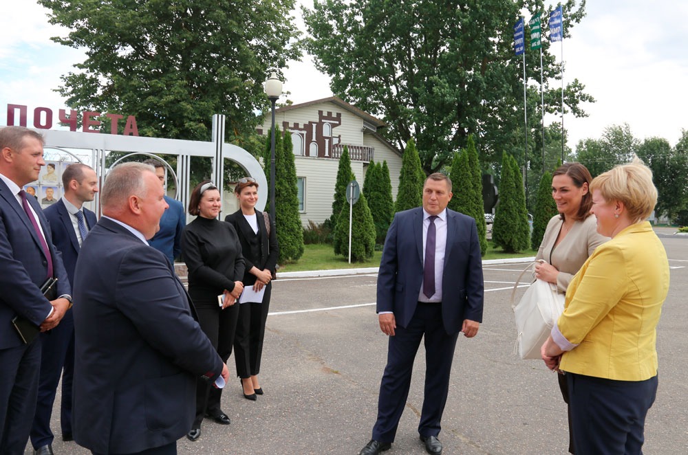 Пресс-секретарь Президента Наталья Эйсмонт провела встречи с коллективом ПМК-266 и активом Круглянского района