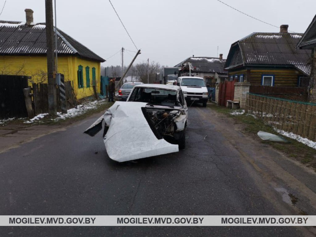 В Бобруйском районе пьяный водитель наехал на столб линии ЛЭП