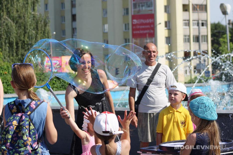 Погода на выходные: жарко, в субботу без осадков, в воскресенье – дожди и грозы