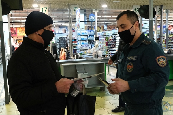 Профилактическое мероприятие для посетителей провели спасатели Бобруйска  в торговом центре «Корона»