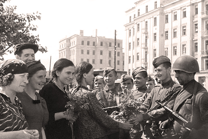 Из фотографий военного времени в Могилеве изготовят панно «Герои Великой Победы»