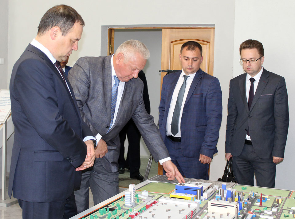 Премьер-министр Роман Головченко с рабочим визитом посетил ОАО «Могилевхимволокно»