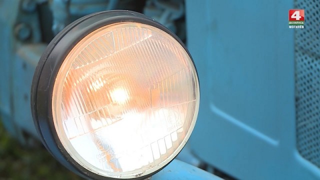 Тракторное дело в Белыничском районе изучают даже девчонки. Видео