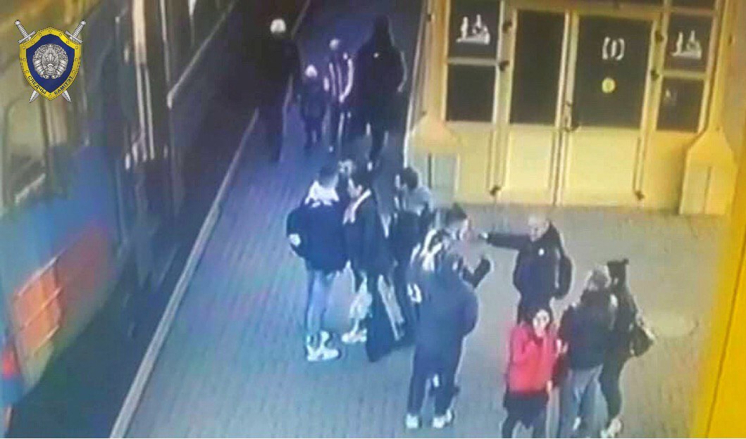 В электричке избили милиционера в ответ на замечание не курить