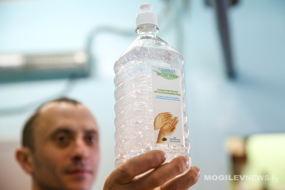 Бобруйский завод биотехнологий втрое увеличил производство антисептика. Фото