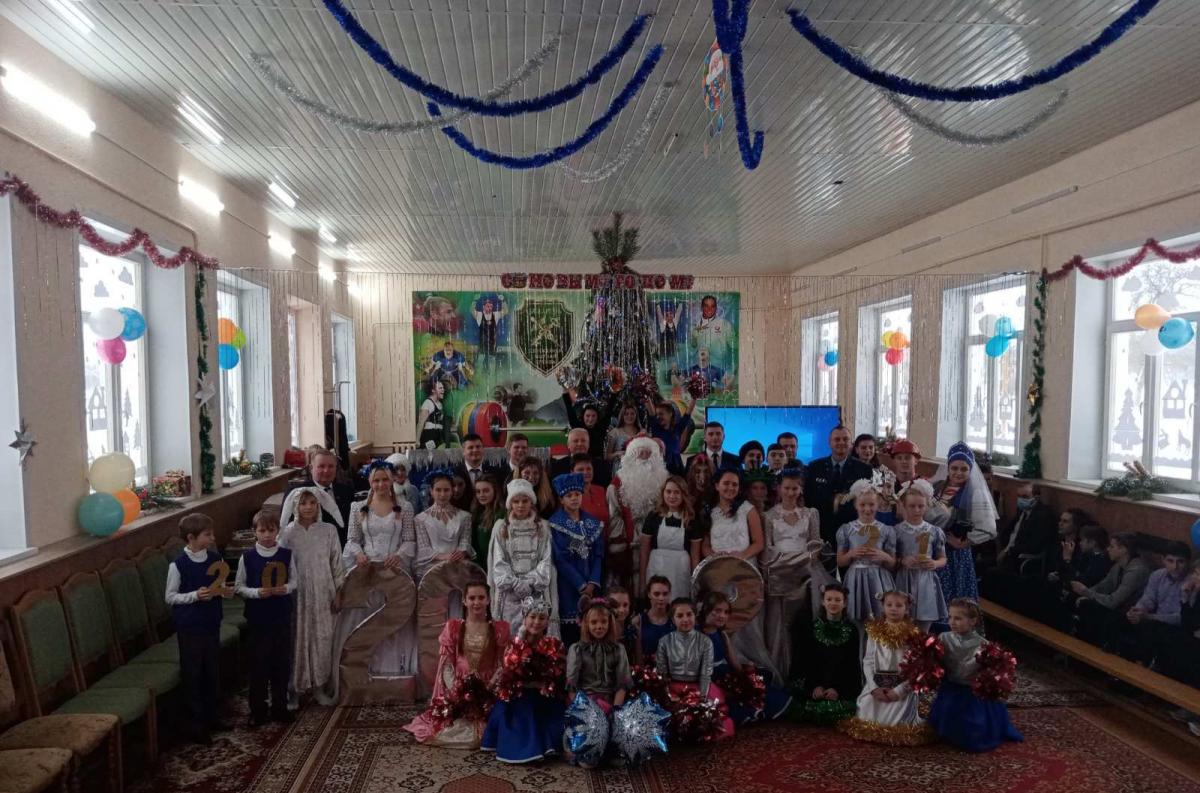 Подарки ребятам из Чаусской областной СШ вручила Могилевская таможня, в рамках акции «Наши дети»