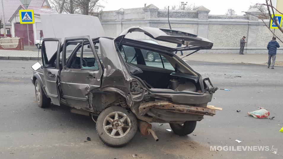 В ДТП на Первомайской в Могилеве погиб водитель, пассажирка получила травмы