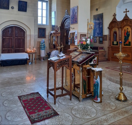 Православные верующие празднуют Введение во храм Пресвятой Богородицы