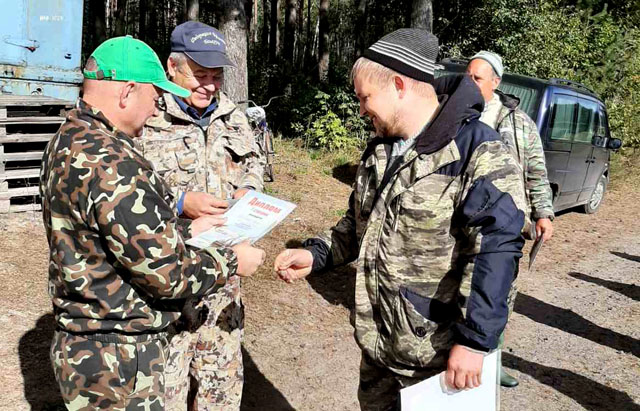 Кто одержал победу на открытых соревнованиях по ловле рыбы на удочку в Климовичах