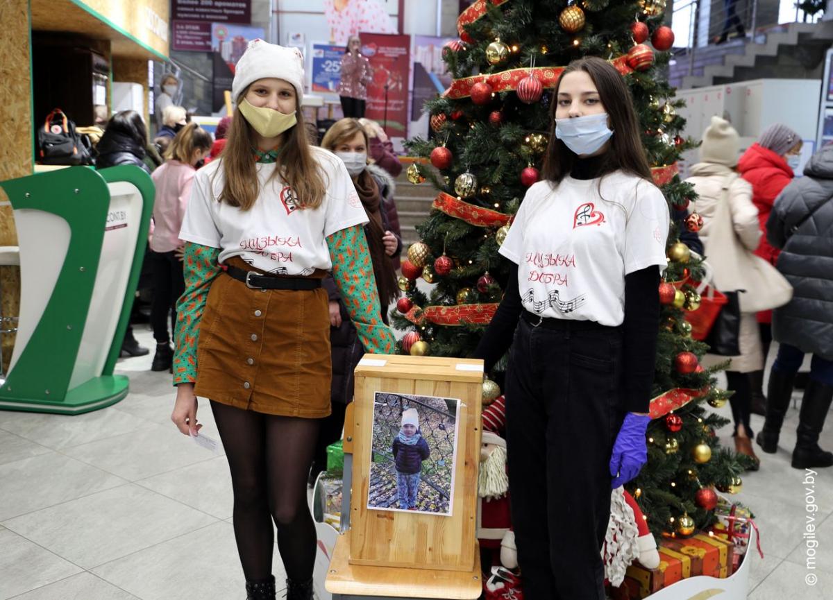 Благотворительную акцию «Музыка добра» провела гимназия-колледж искусств им.Е.Глебова в Могилеве. Фото