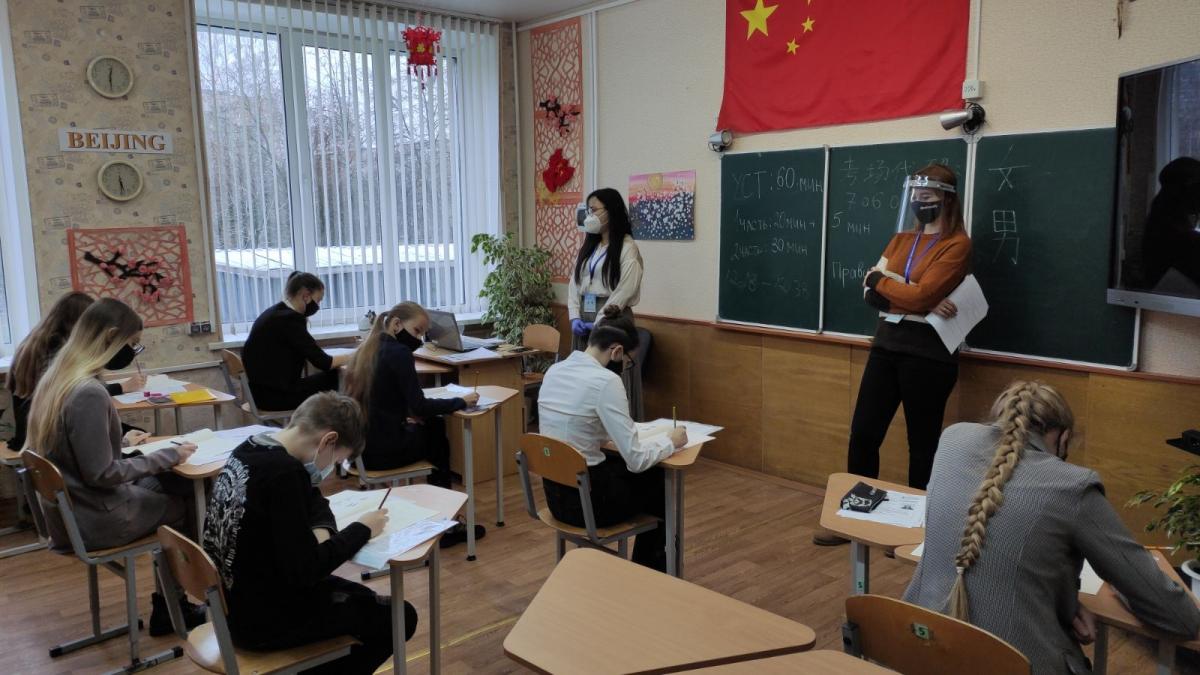 Международный квалификационный экзамен по китайскому языку прошел на базе могилевской гимназии №4. Фото
