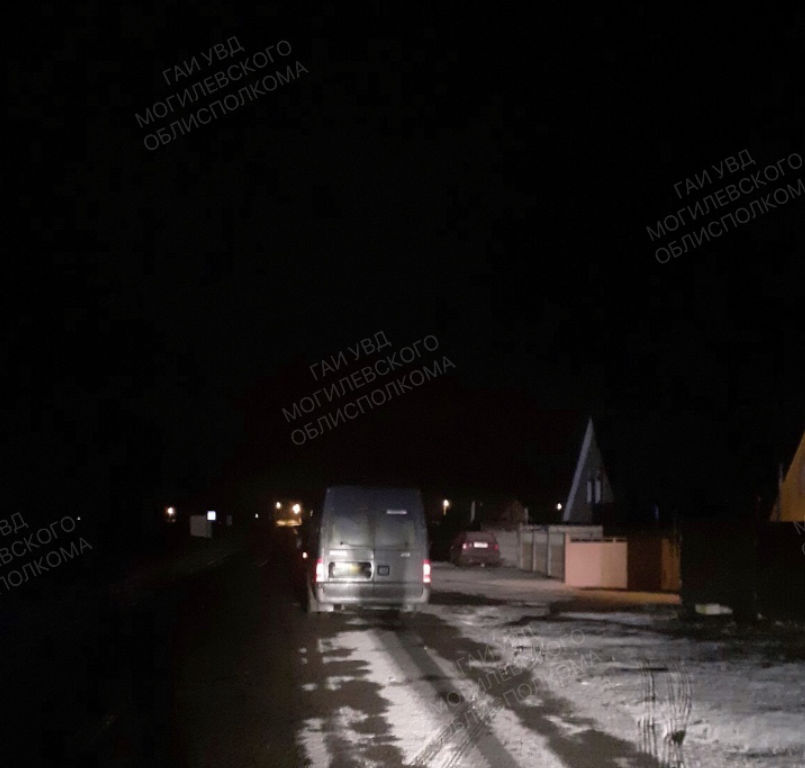 В Могилевском районе «Форд» наехал на лежащего на дороге мужчину