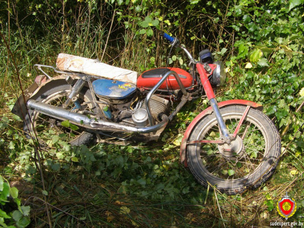 Парень в Шкловском районе похитил мотоцикл и спрятал в лесу