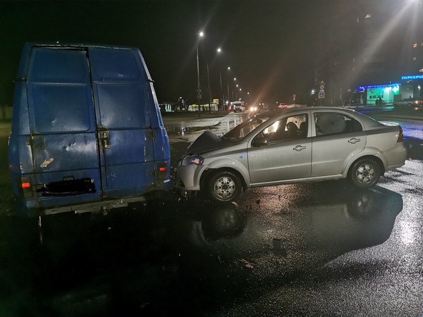 18-летняя водитель в Могилеве не уступила дорогу микроавтобусу