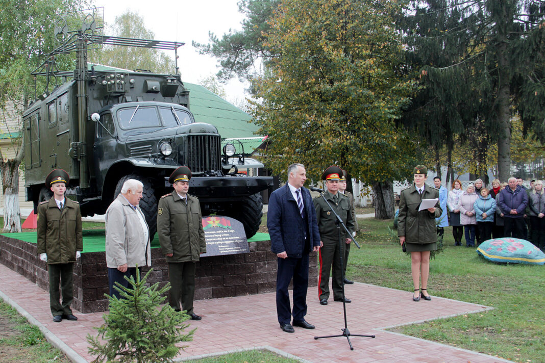 Памятник связистам открыли в Осиповичском гарнизоне