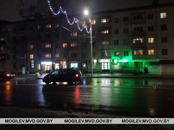 Школьник в Бобруйске перебегал дорогу и попал под машину