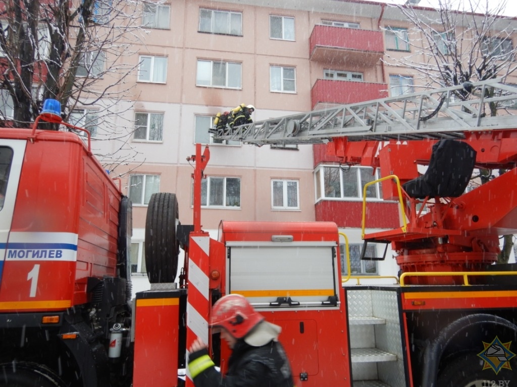 Из-за короткого замыкания удлинителя в Могилеве горела трехкомнатная квартира